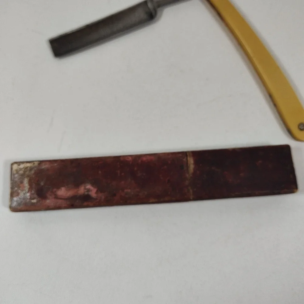 G Wostenholm & Son Celebrated IXL Sheffield Razor with Box